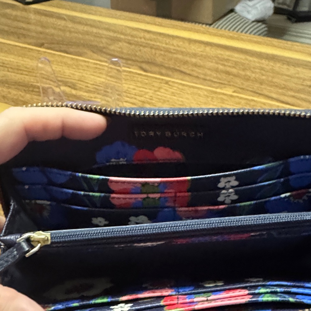 Tory Burch Dark Blue Floral Zip Wallet - Picture 3 of 8